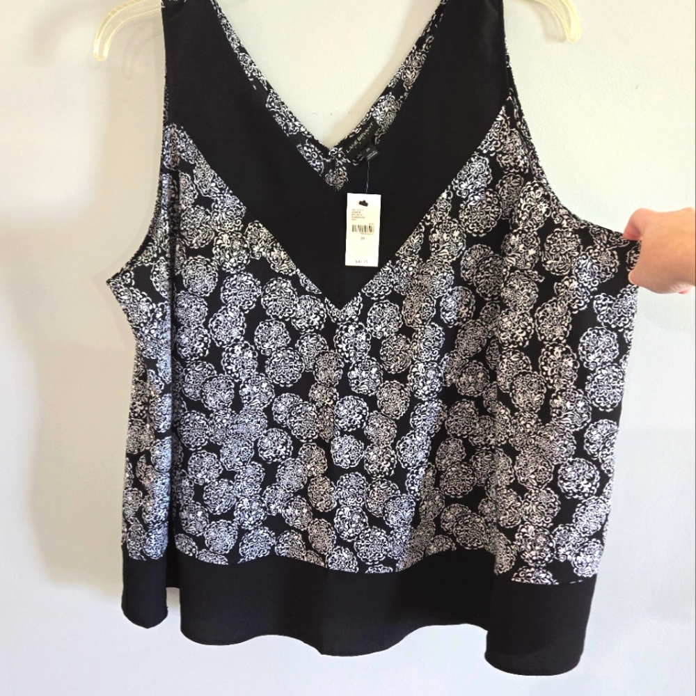 NWT LANE BRYANT BLACK&WHITE SLEEVELESS TOP